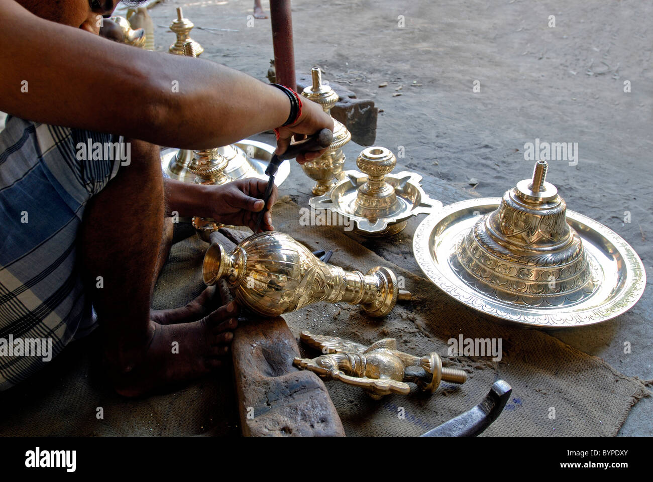 OIL LAMP MAKING AT NACHIYARKOVIL NEAR KUMBAKONAM TAMILNADU Stock Photo