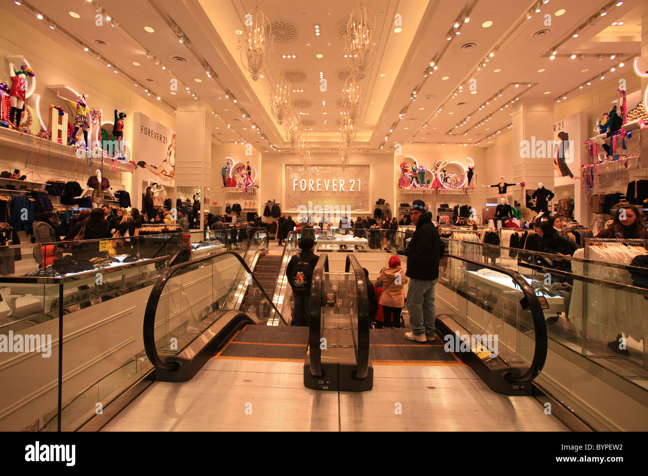 Forever 21 Indoor Store in Times Square, Manhattan, New York City Editorial  Photo - Image of forever, famous: 194804136