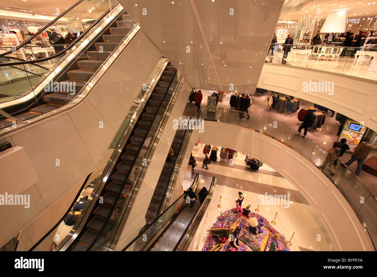 Forever 21 Photobooth Indoor Store in Times Square, Manhattan, New York  City Editorial Stock Photo - Image of cityscape, cold: 194804143