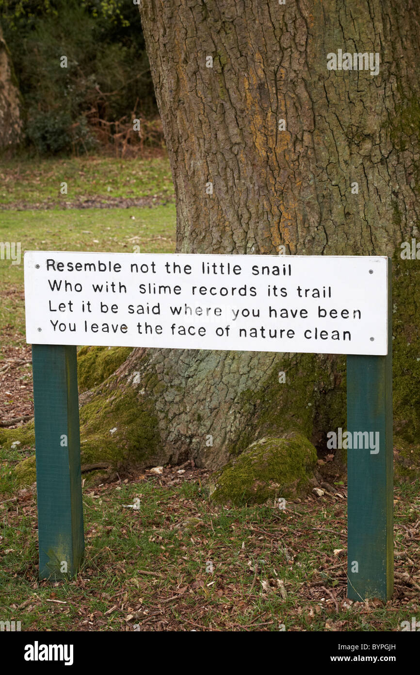 Sign in Burley, New Forest with rhyme encouraging visitors not to leave litter Stock Photo