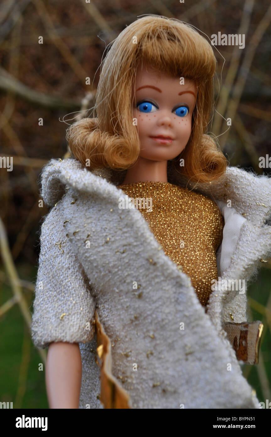 Vintage Barbie doll's best friend, Midge doll, 1963 in On the Avenue #1644  1965. Dark blond googly eyed Midge Stock Photo - Alamy