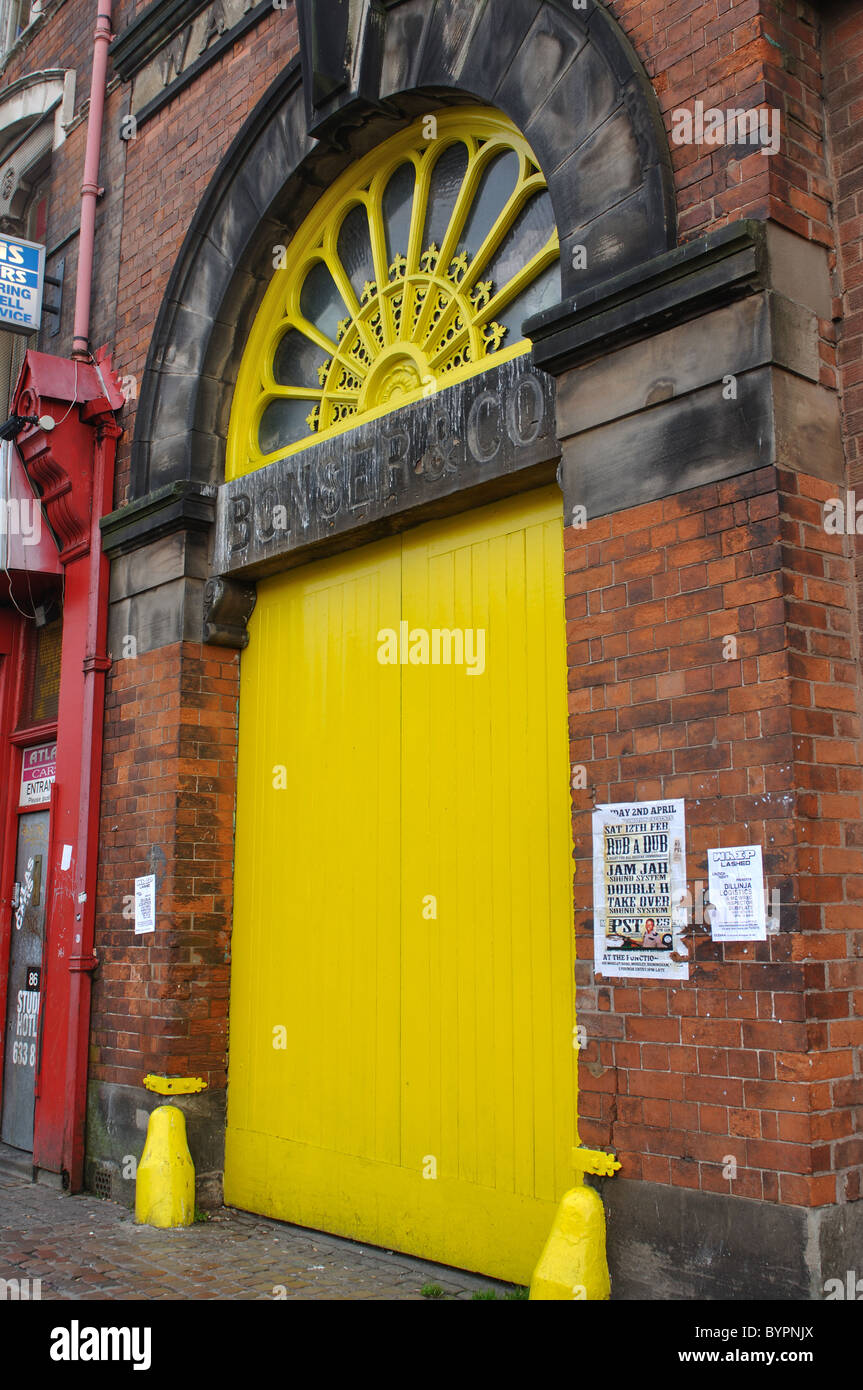 Yellow door in Dertend High Street, Digbeth, Birmingham, UK Stock Photo