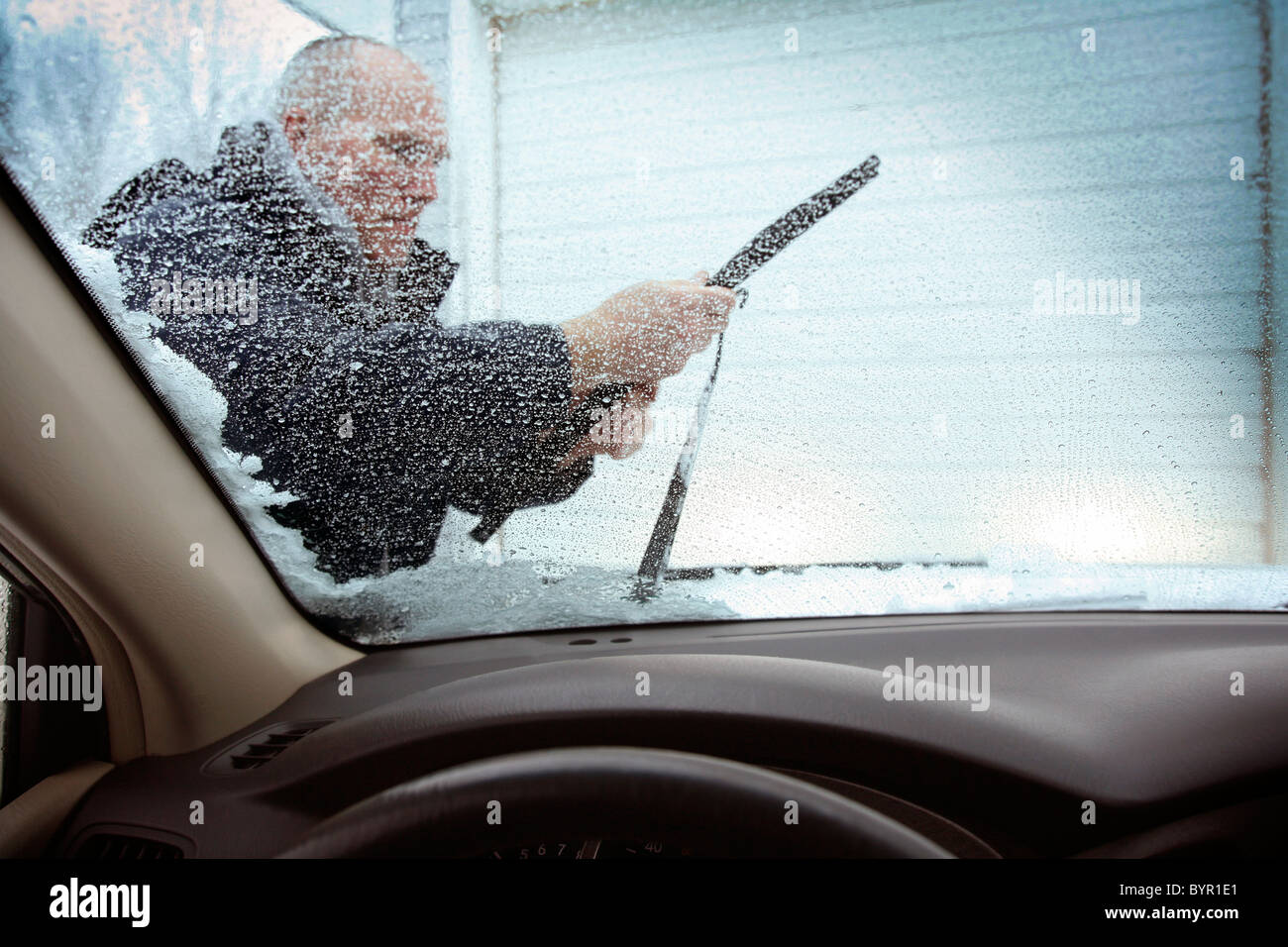 Changing a windshield wiper blade Stock Photo Alamy