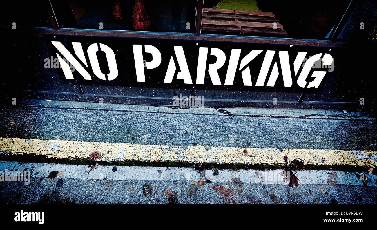 No parking sign on metal hi-res stock photography and images - Alamy