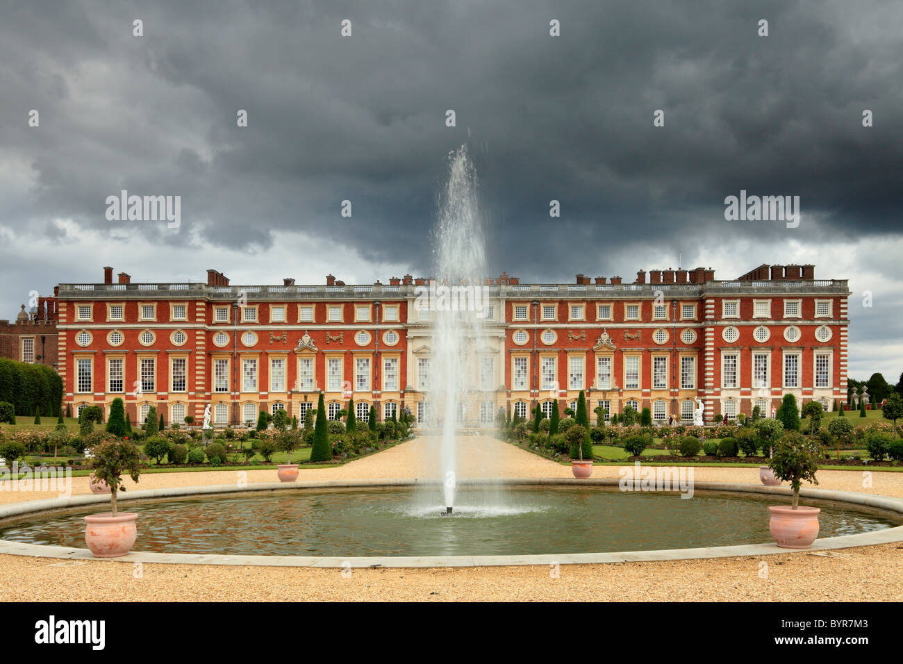 Fountain, Privy South Gardens and Hampton Court Palace Stock Photo