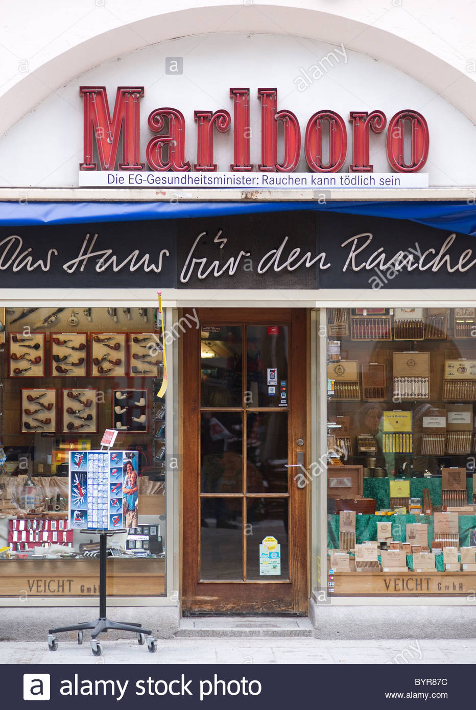 Marlboro Cigarette Shop Munich Germany Stock Photo Alamy