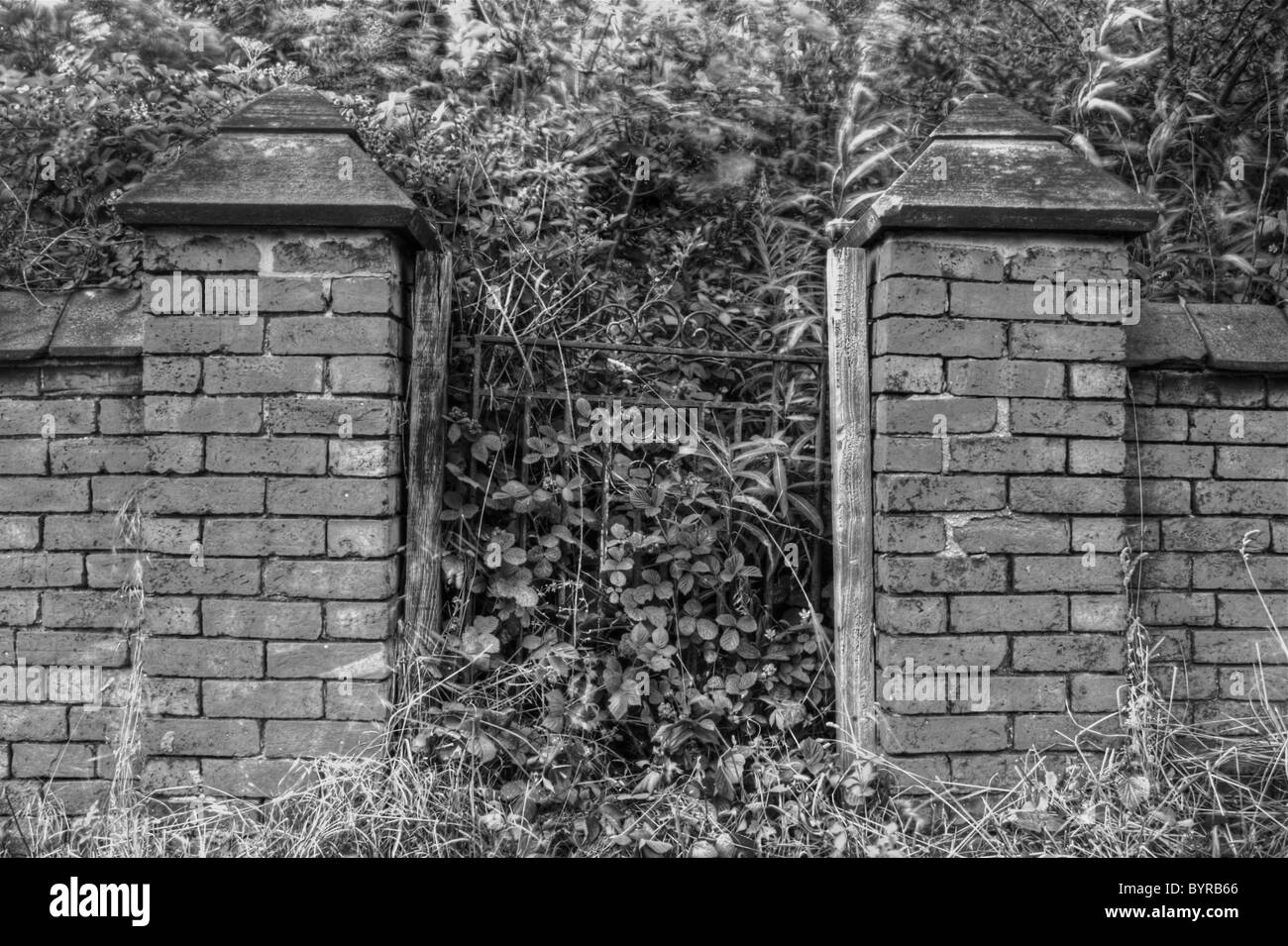 Derilict gateway, Baddesley Ensor, North Warwickshire Stock Photo