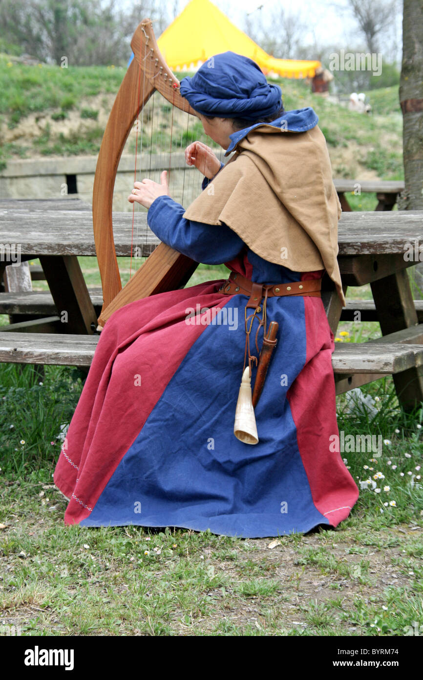 Celtic harp player medieval hires stock photography and images Alamy