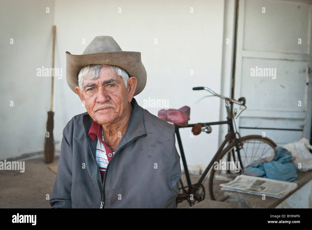 Old cowboy hat hi-res stock photography and images - Alamy