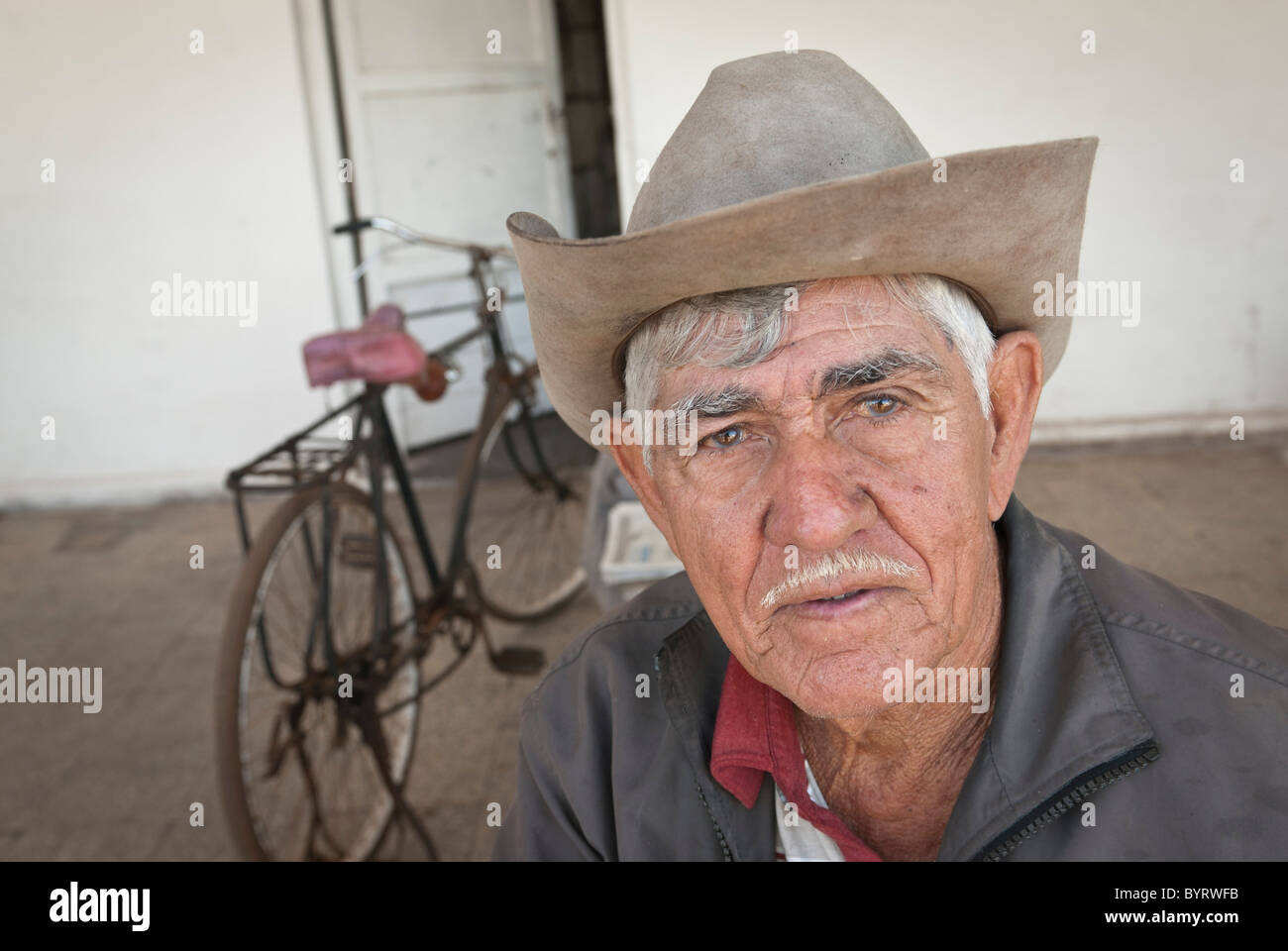 Old cowboy hat hi-res stock photography and images - Alamy