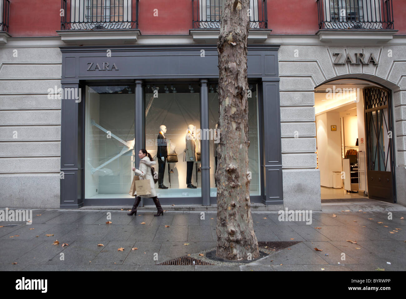 Zara shop spain hi-res stock photography and images - Alamy