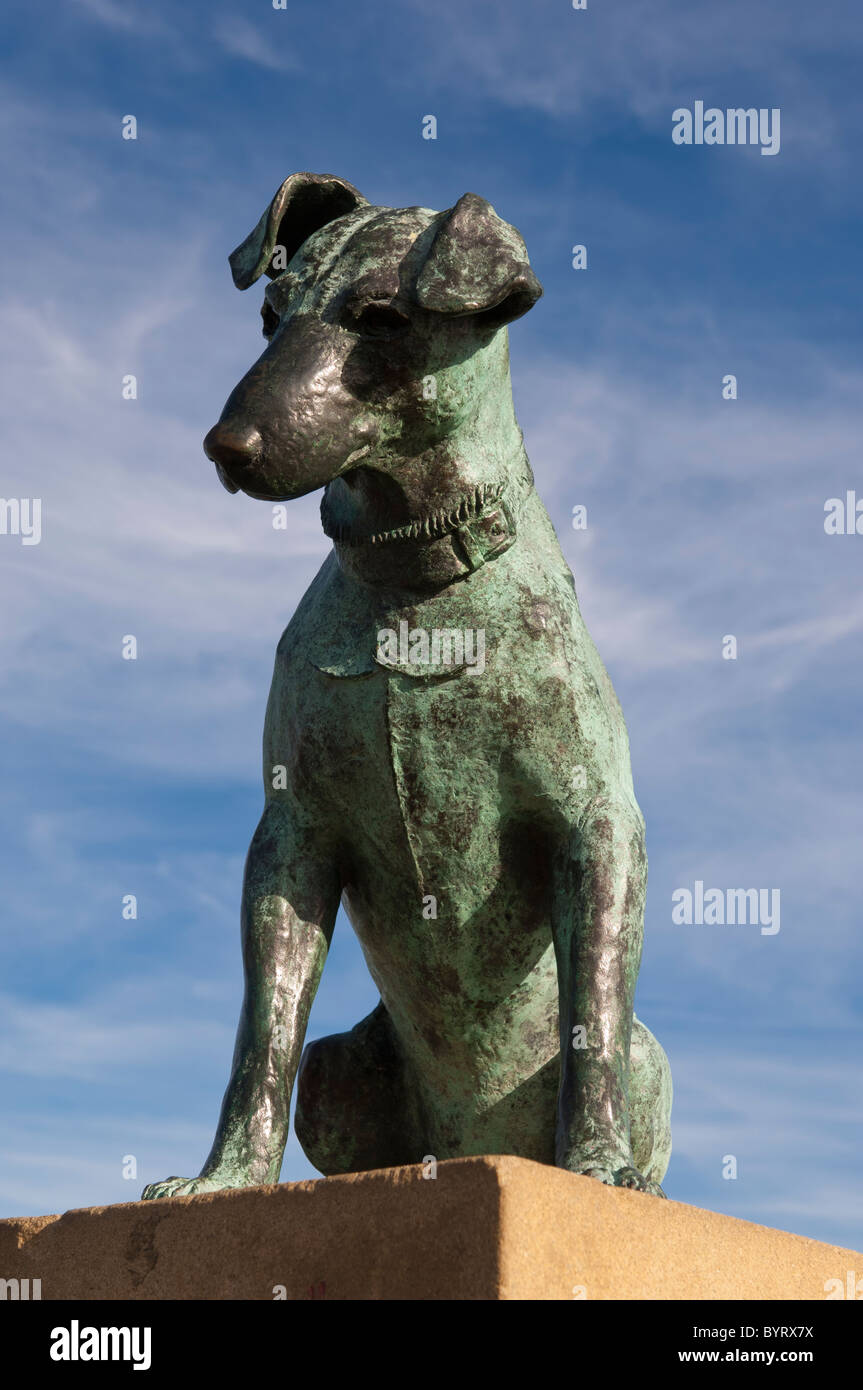 Dog statue aldeburgh hires stock photography and images Alamy