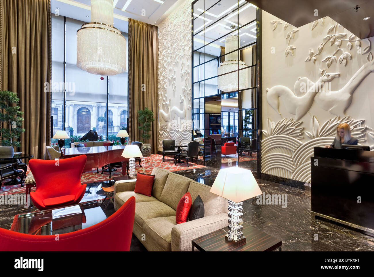 Amaranto Lounge at the Four Seasons Hotel, London at Park Lane Stock ...