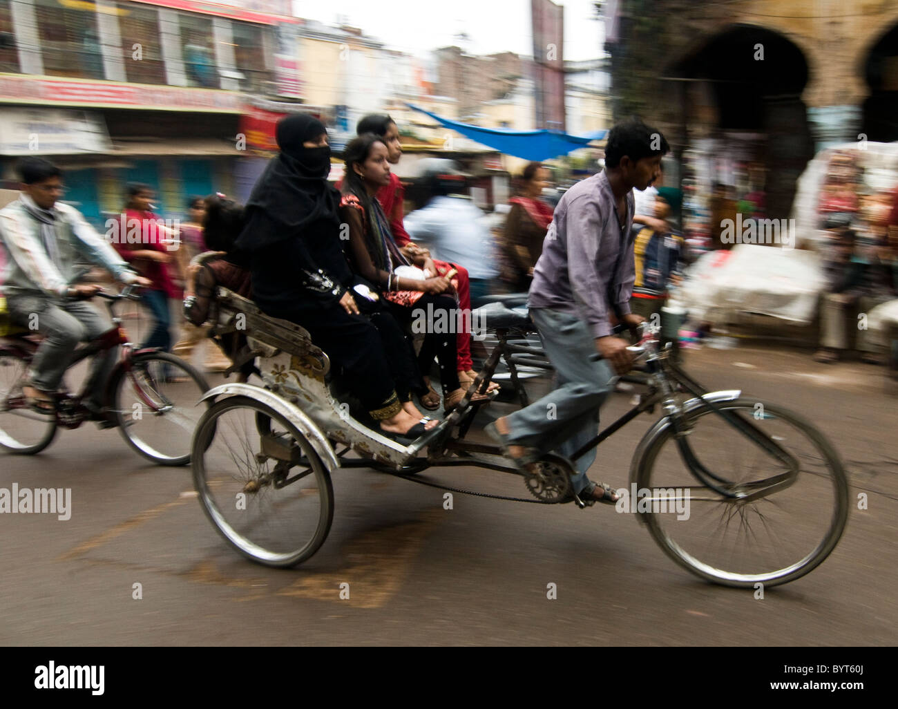 A veiled Muslim woman on a cycle rickshaw in Lucknow, India Stock Photo ...