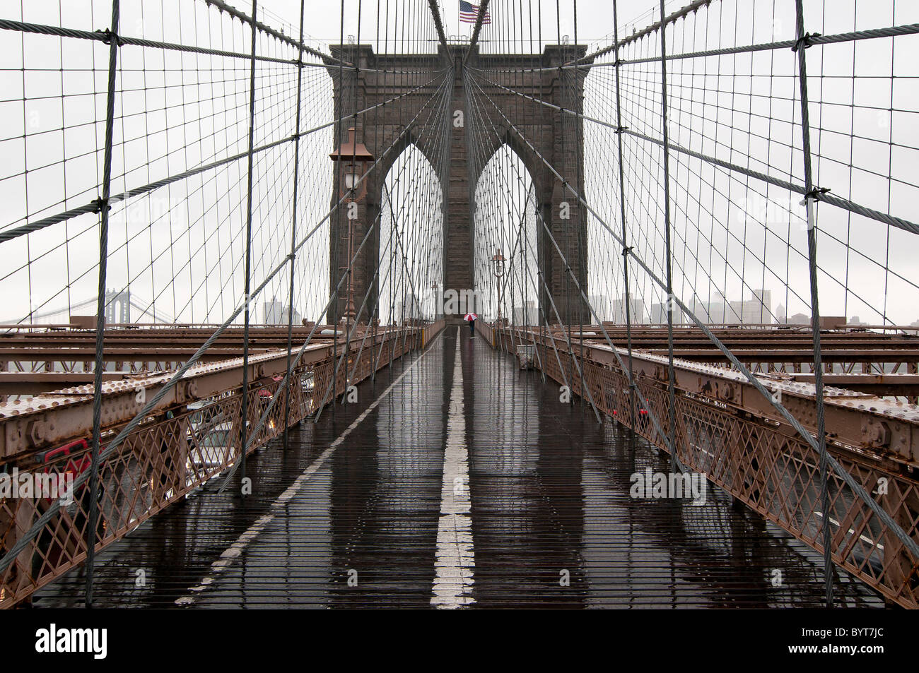 Nyc skyline silhouette brooklyn bridge hi-res stock photography and ...