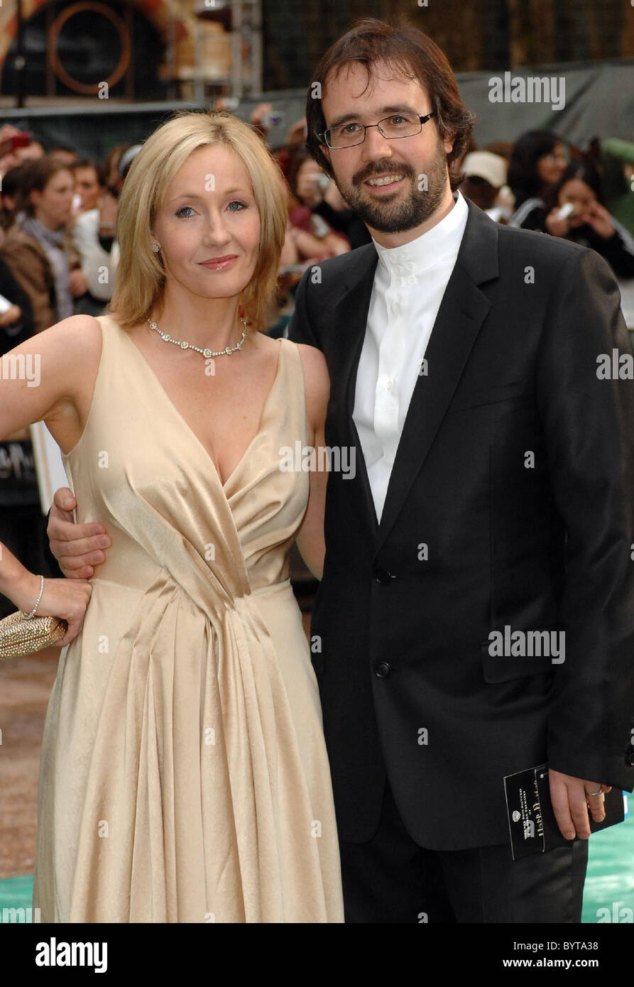 J.K. Rowling and husband Neil Murray UK Premiere of 'Harry Potter and the Order of the Phoenix' held at the Odeon Leicester Stock Photo