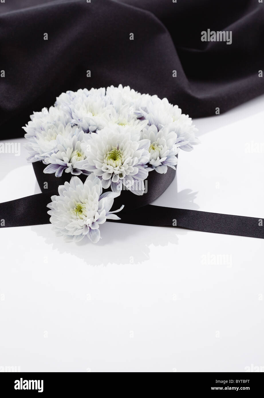Chrysanthemum flower arrangement (mourning image Stock Photo Alamy