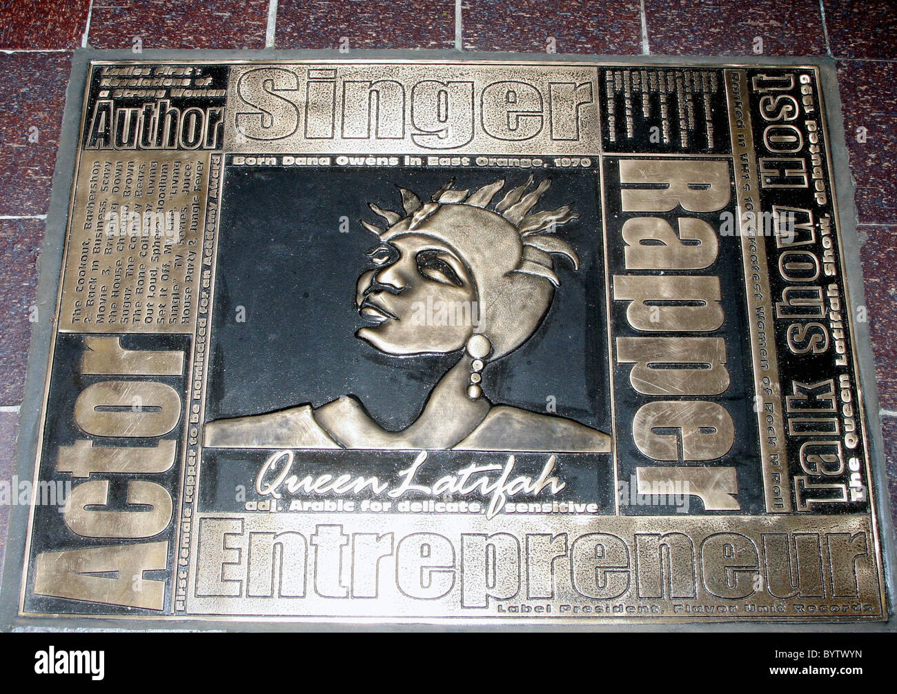 Atmosphere Newark Premiere of 'hairspray'. Queen Latifah celebrates in