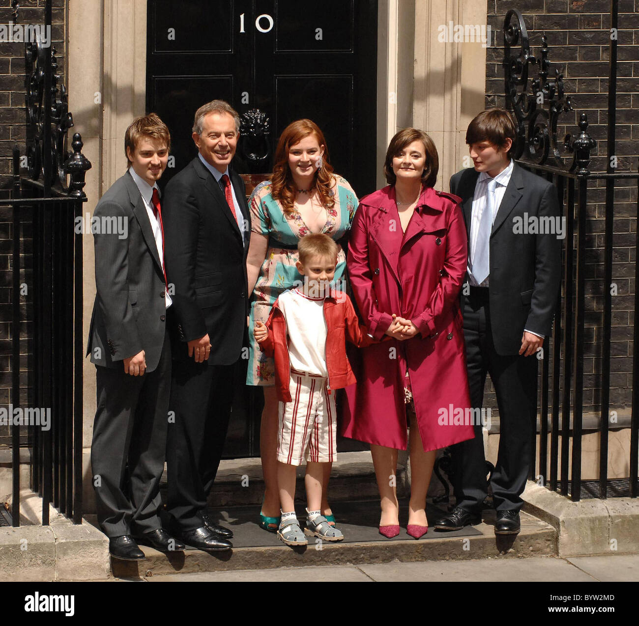 Tony blair family pose 10 hi-res stock photography and images - Alamy