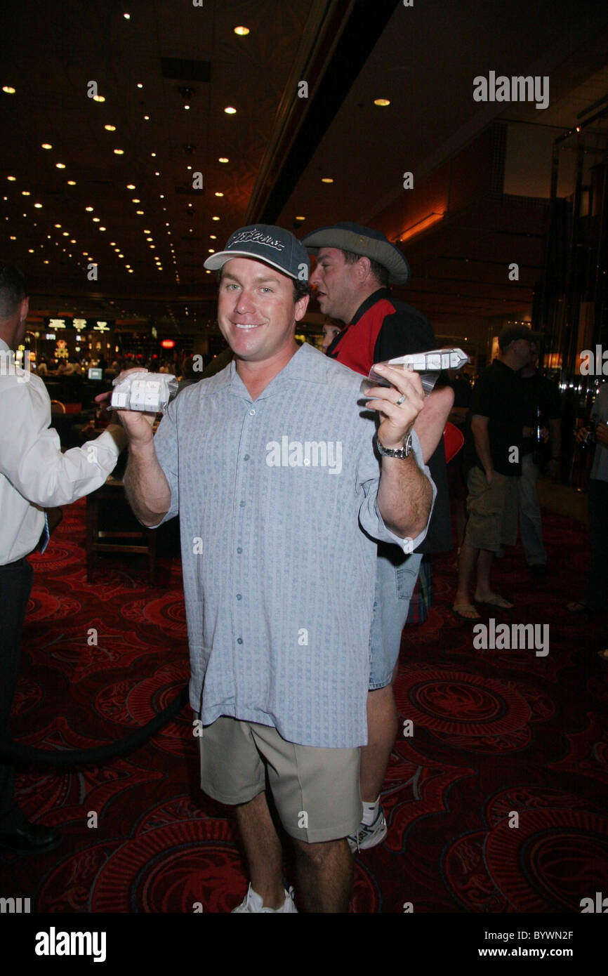 Rodney Carrington MGM And Rodney Carrington Give 8 People A Chance To