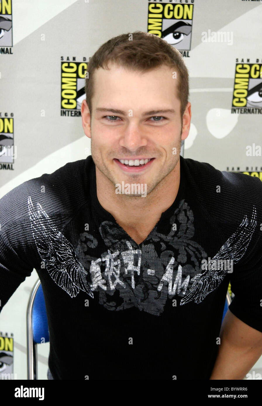 Shawn Roberts ComicCon Convention 2007 Day 2 San Diego Convention