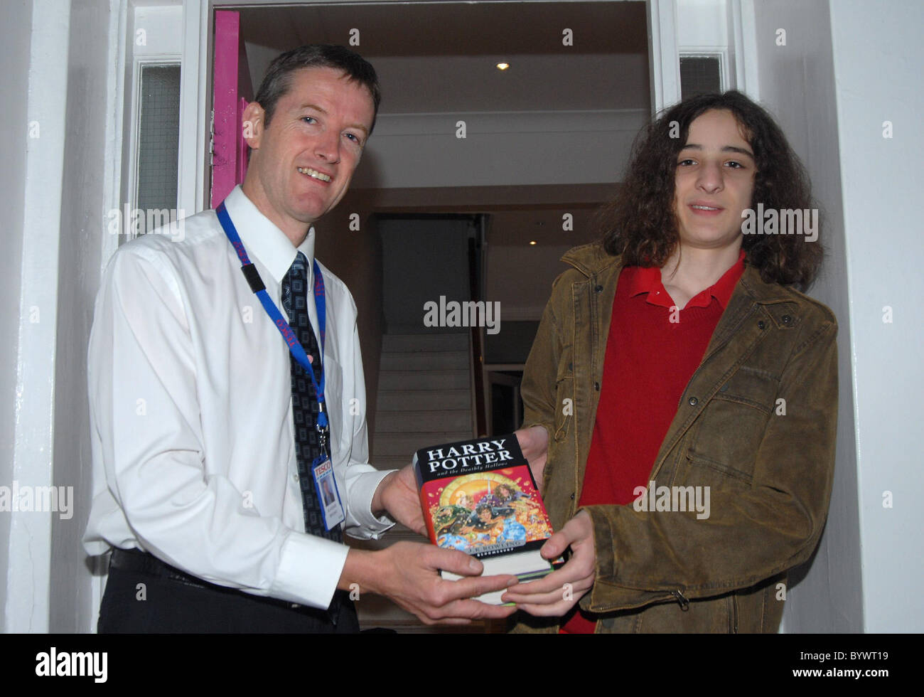 Shortly After Midnight Tesco S Home Delivery Drivers Set Out To Stock Photo Alamy