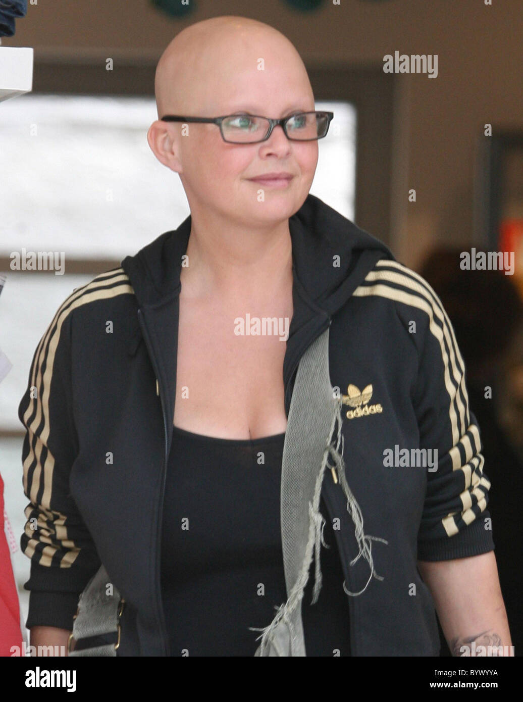 Gail Porter shows off her new tatoo as she hits the shops with her ...