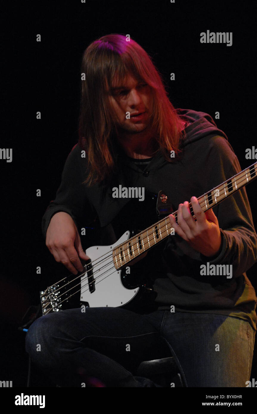 Mickey Madden Of Maroon 5 Announce Plans For A 07 It Won T Be Soon Before Long World Tour At The House Of Blues On The Stock Photo Alamy