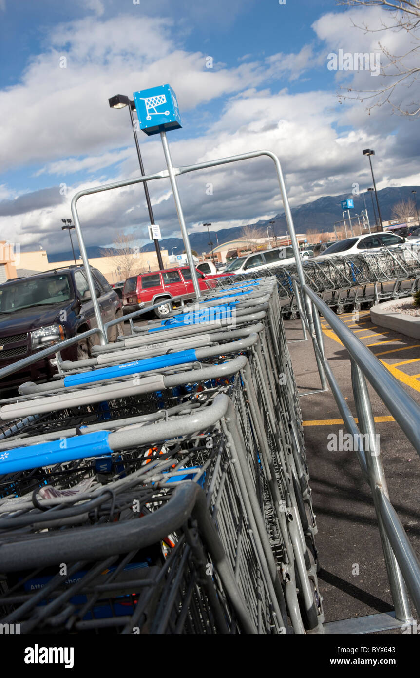 Walmart shopping cart hires stock photography and images Alamy
