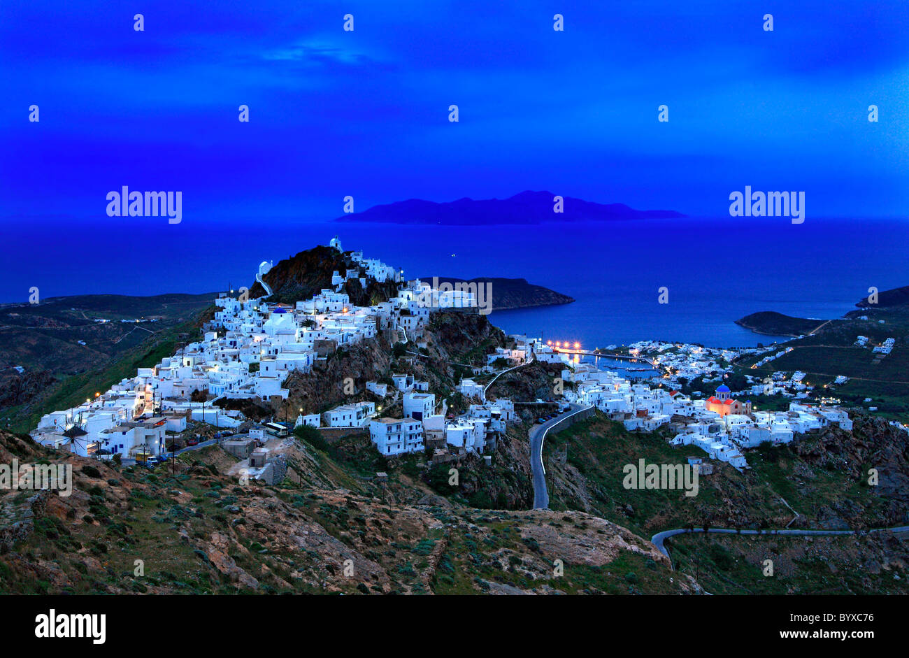 https://c8.alamy.com/comp/BYXC76/the-hora-capital-of-serifos-island-in-the-blue-hour-cyclades-greece-BYXC76.jpg