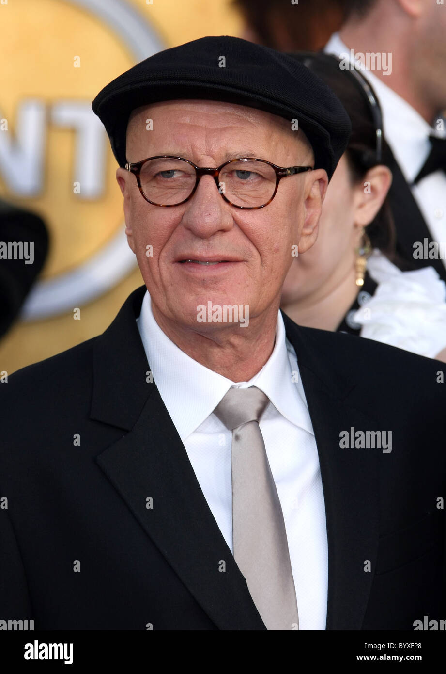 GEOFFREY RUSH 17TH ANNUAL SCREEN ACTOR GUILD AWARDS ARRIVALS DOWNTOWN