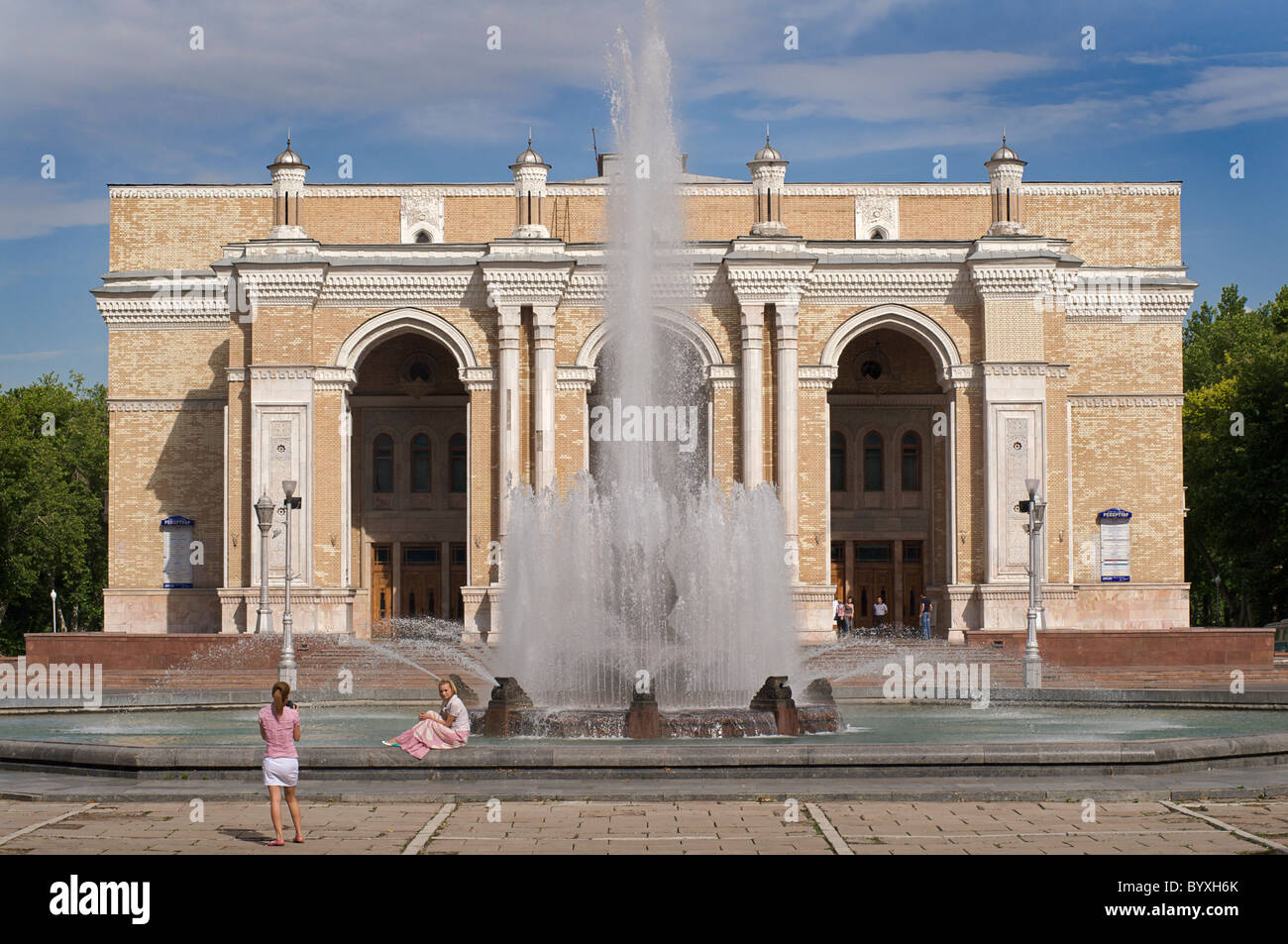 Alisher Navoi Opera Theatre and fountain, Tashkent, Uzbekistan Stock Photo