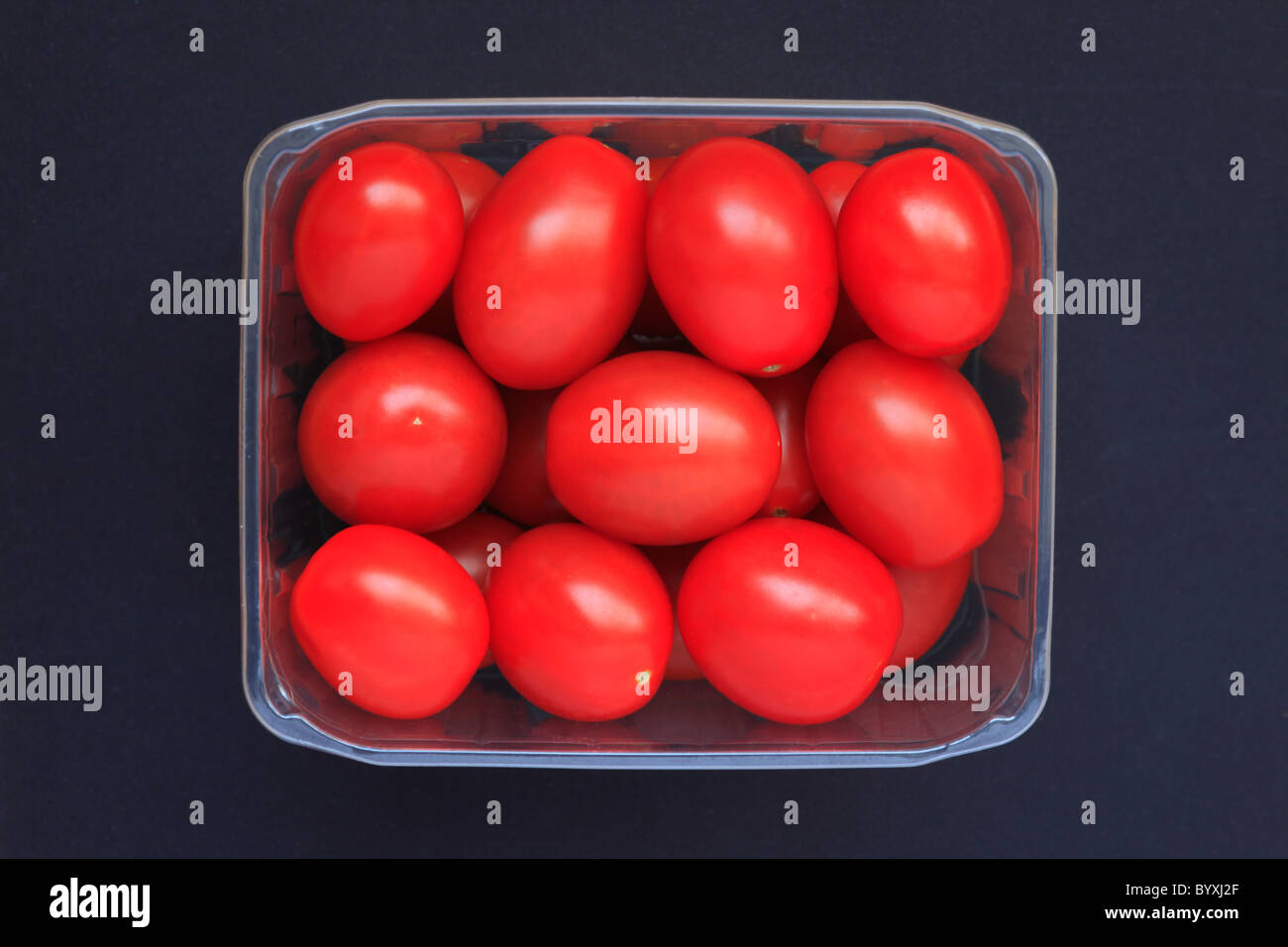 A punnet of tomatoes Stock Photo - Alamy