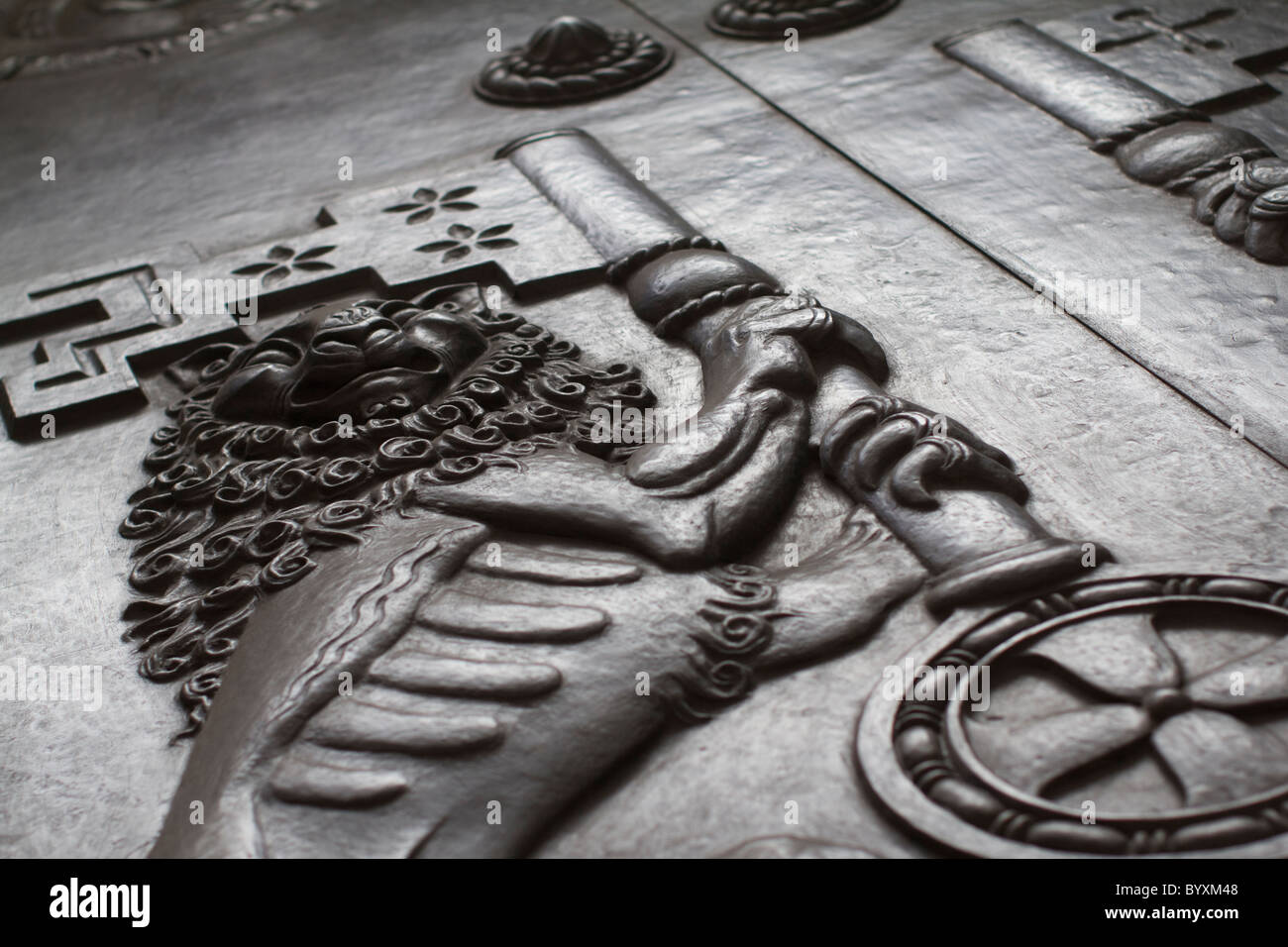Bank of england threadneedle street, london, lion symbol on doors with keys  Stock Photo - Alamy