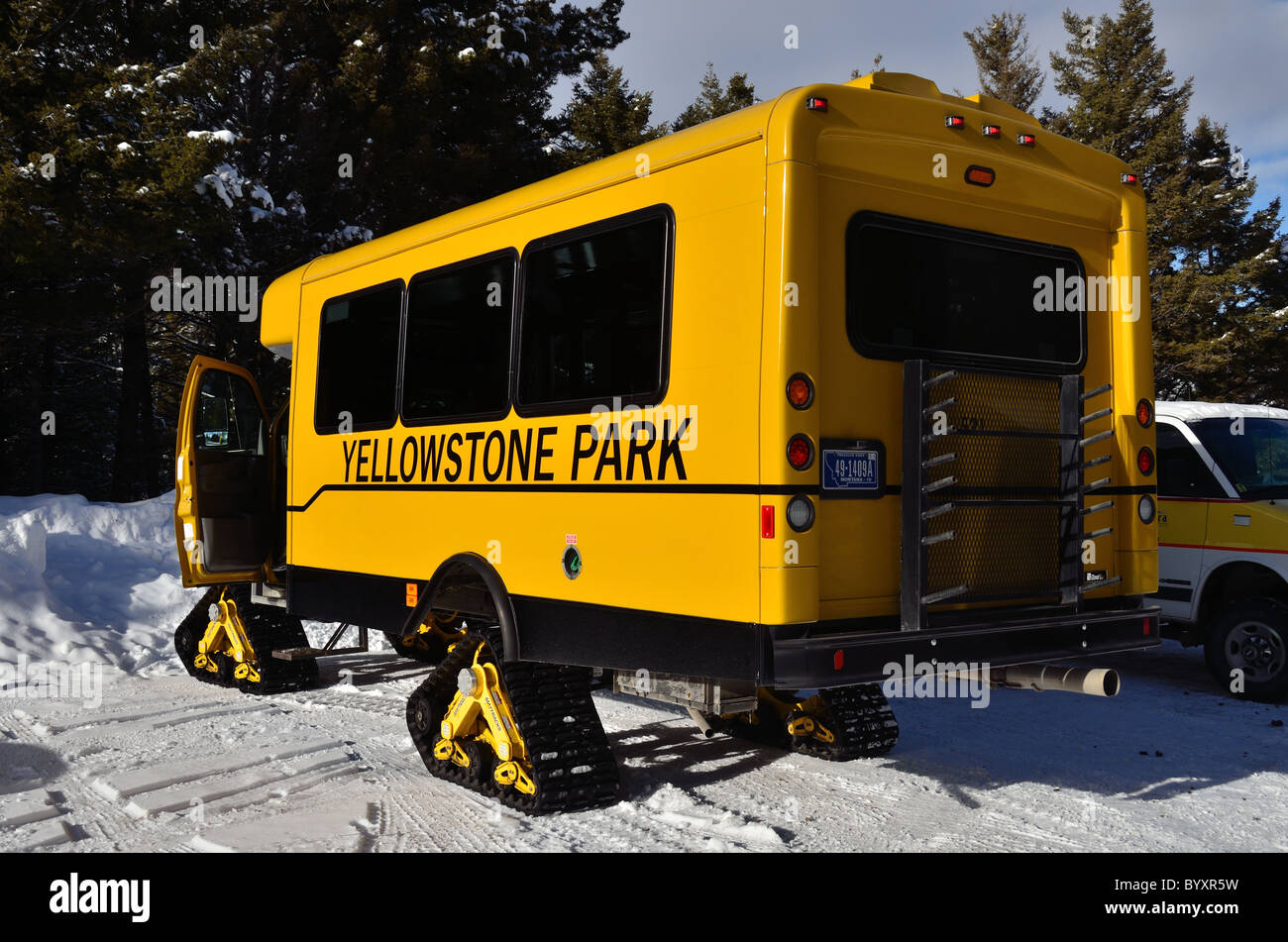 Yellow snowcoach hires stock photography and images Alamy