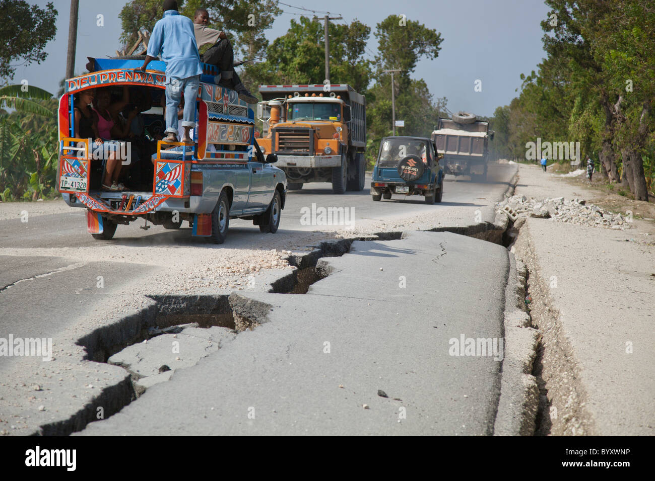 Earthquake road hi-res stock photography and images - Alamy