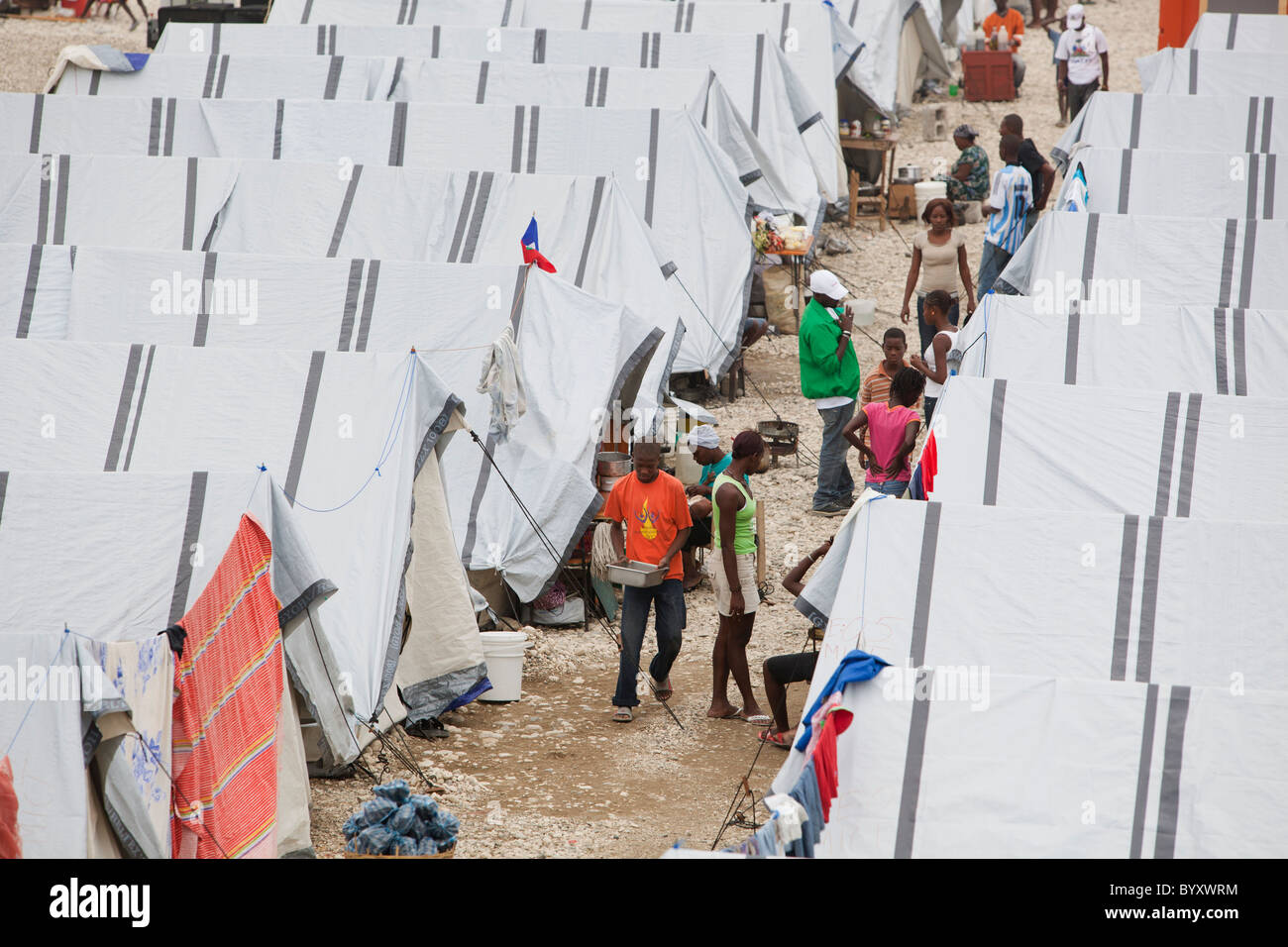 Disaster Stranded People Earthquake survival hi-res stock photography and images - Alamy