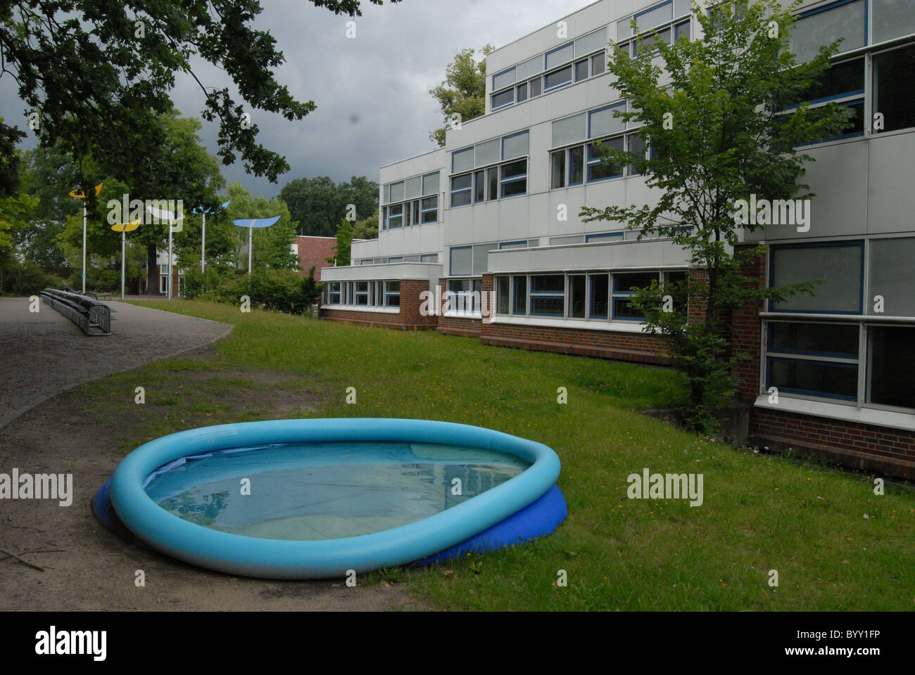 John F Kennedy School In Berlin S Zehlendorf Neighborhood Brad Pitt Stock Photo Alamy