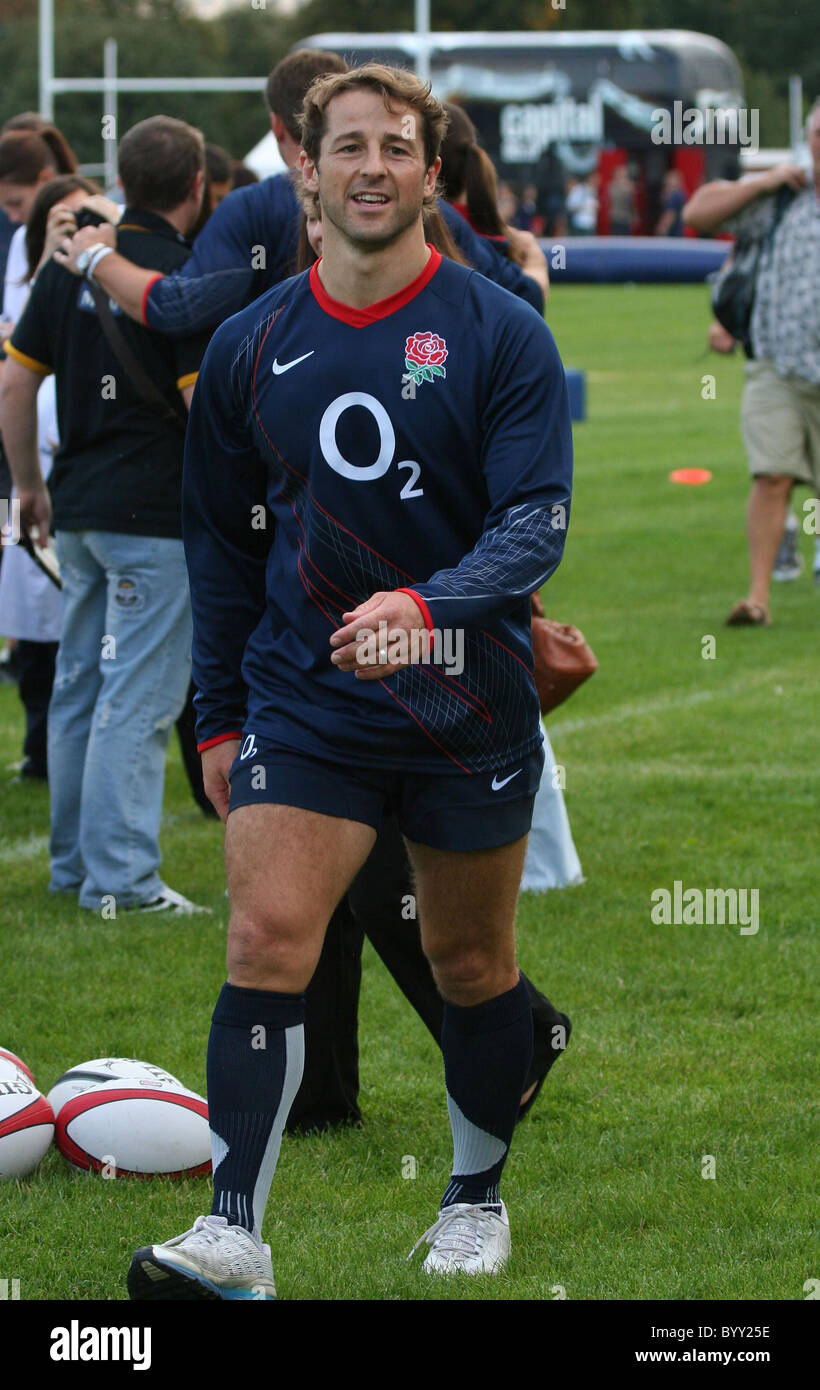 Andrew Charles Thomas Gomarsall O2 Scrum In The Park With The England Rugby Squad At Regents Park London England 02 09 07 Stock Photo Alamy Andrew Charles Thomas Gomarsall O2 Scrum In The Park With The England Rugby Squad At Regents Park London England 02 09 07 Stock Photo Alamy