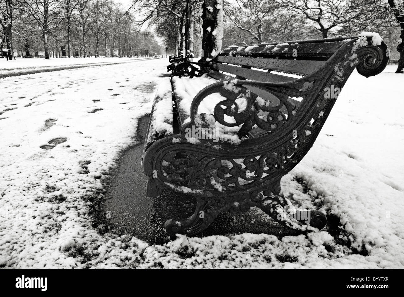 London park after snow hi-res stock photography and images - Alamy