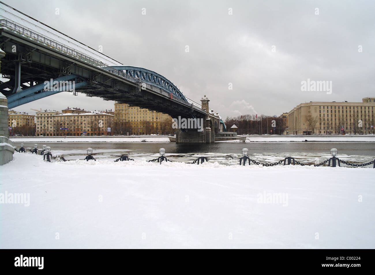 москва набережная зимой