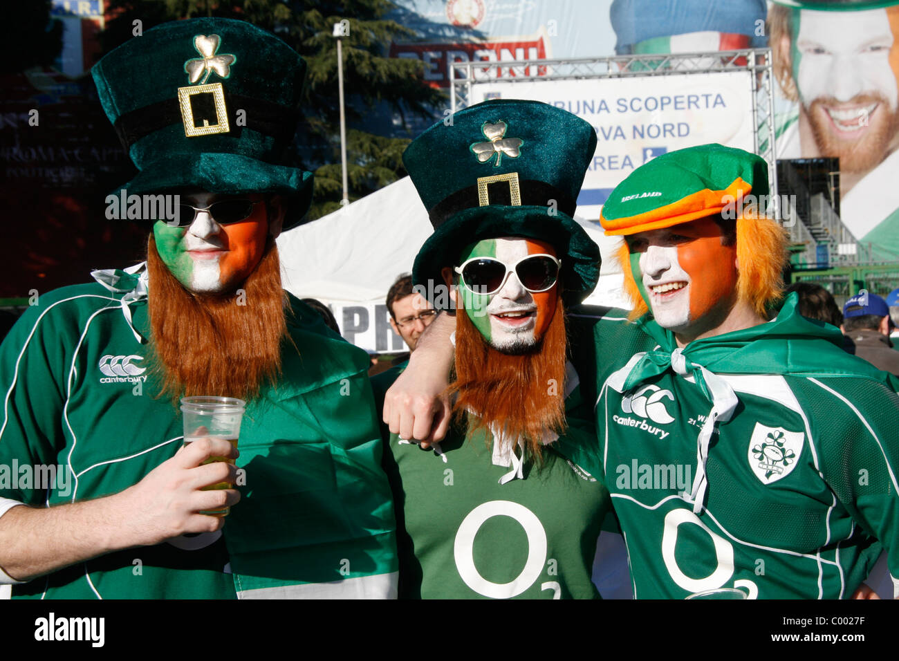 Irish fans and face paint hi-res stock photography and images - Alamy