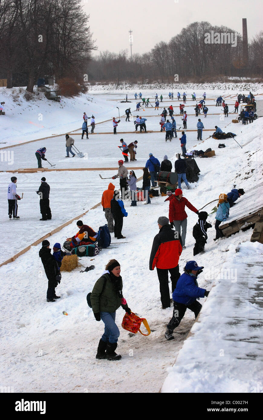 Teams arrive at ice hockey rinks for tournament play on the Erie Canal in Fairport, NY Stock Photo
