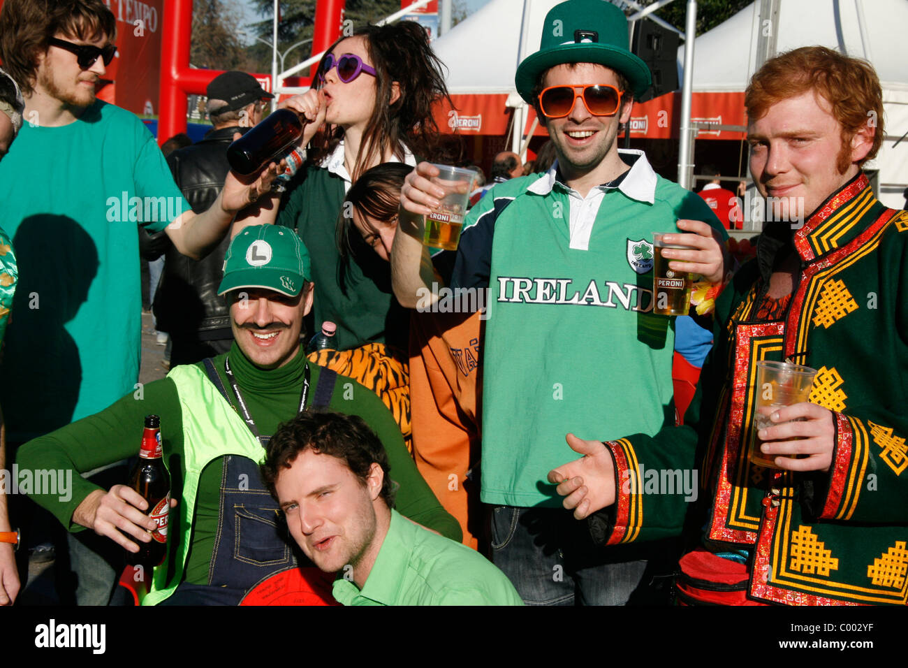 Irish fans and face paint hi-res stock photography and images - Alamy
