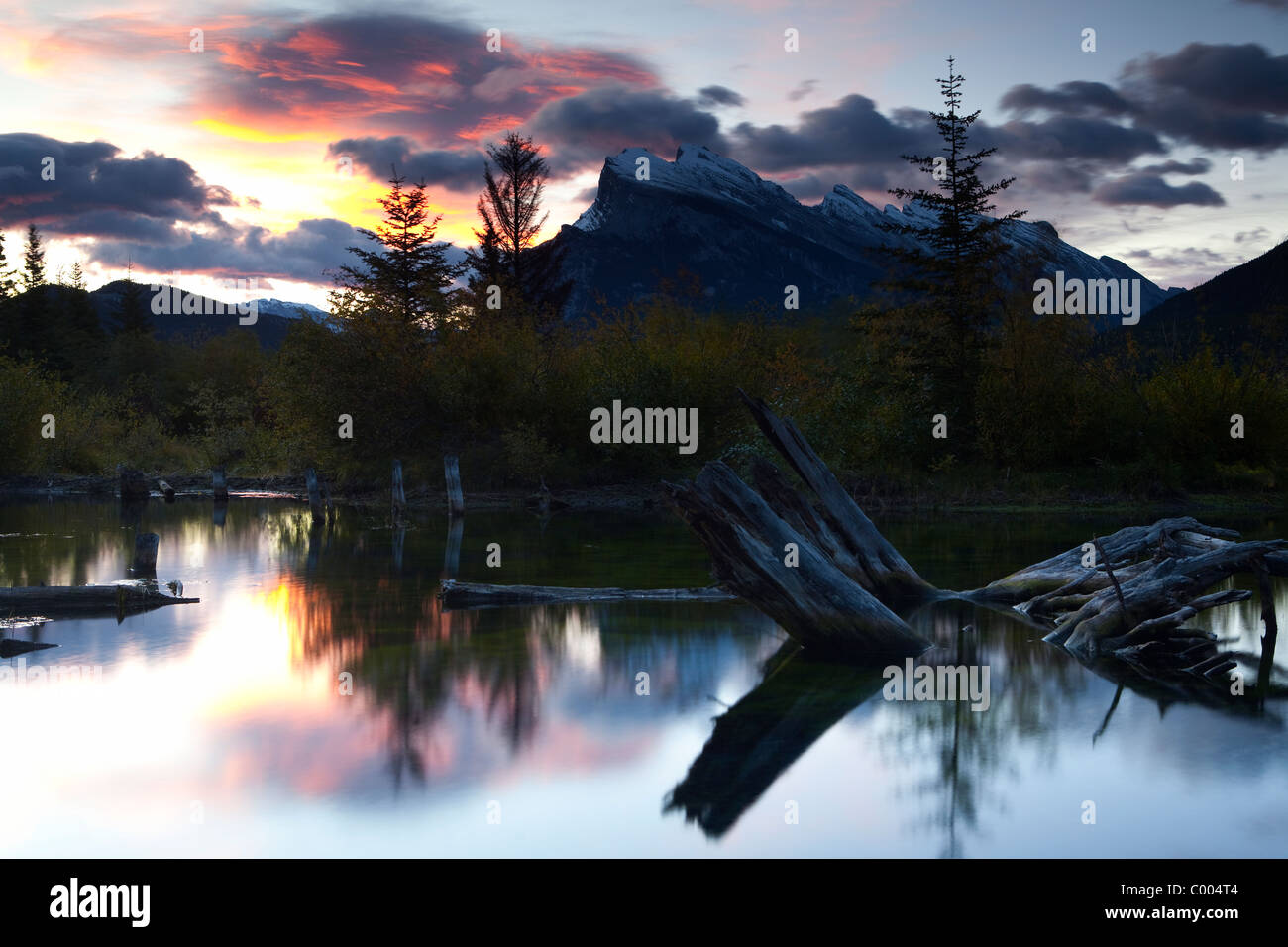 first-light-sunrise-at-vermillion-lakes-banff-alberta-canada-stock