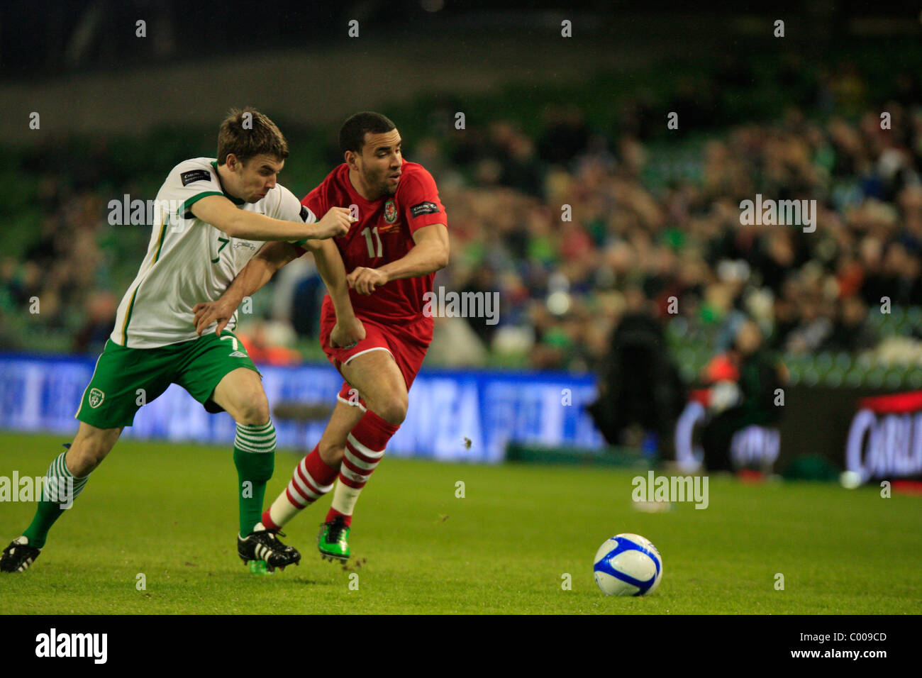 Ciaran Clark, Republic of Ireland in action against Hal Robson-Kanu of Wales Stock Photo