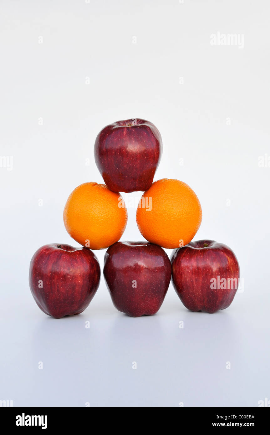 Apples and oranges comparison concept Stock Photo Alamy