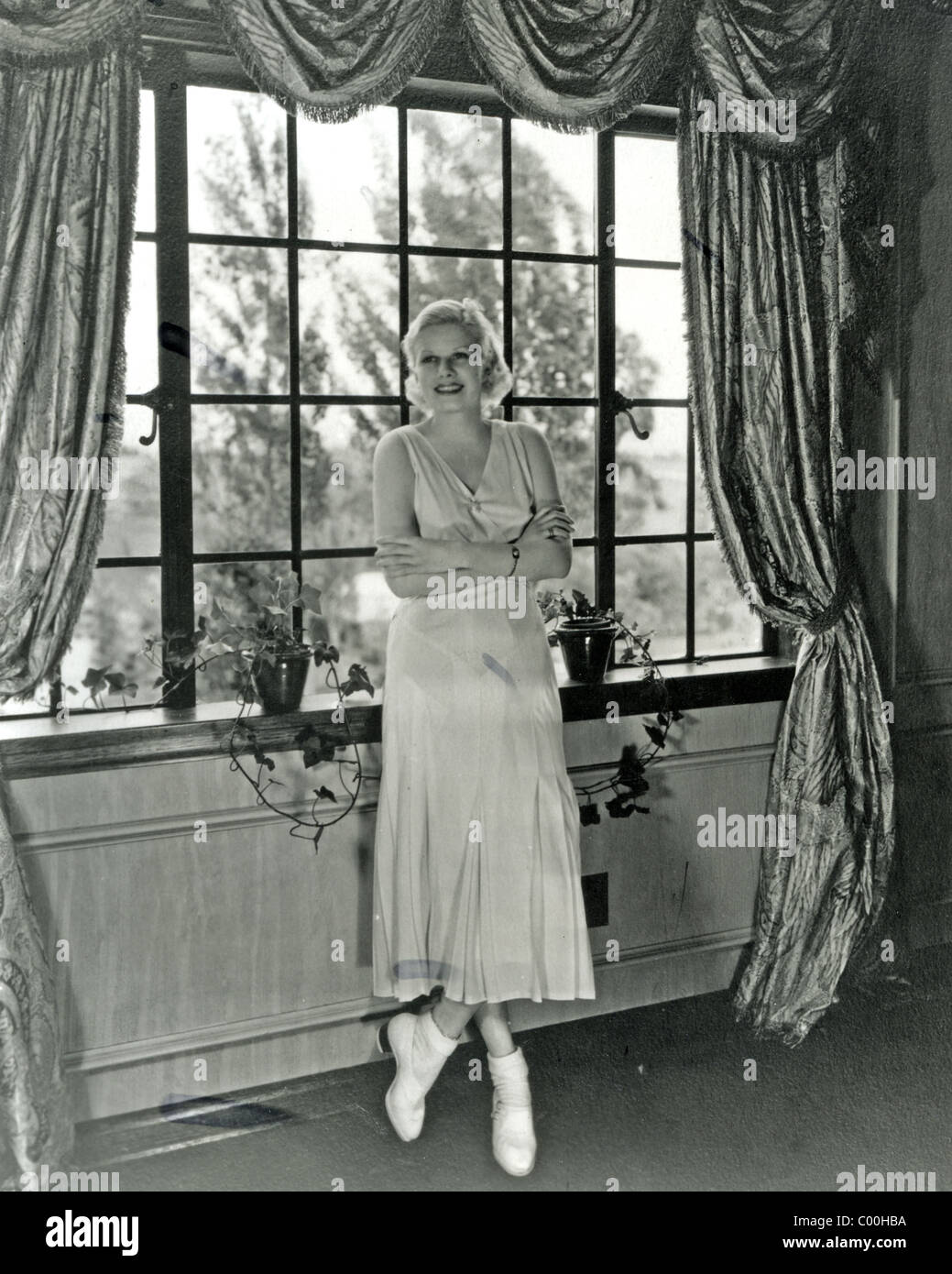 JEAN HARLOW (1911-1936) US film actress at her house on 9820 Easton Drive,  Los Angeles Stock Photo - Alamy