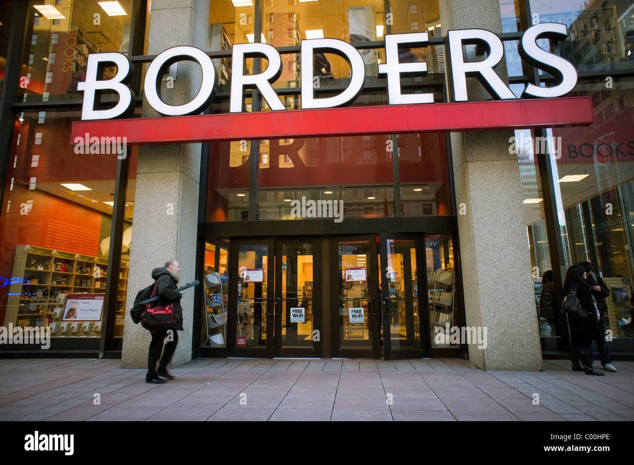 Borders bookstore in Penn Plaza in New York Stock Photo Alamy