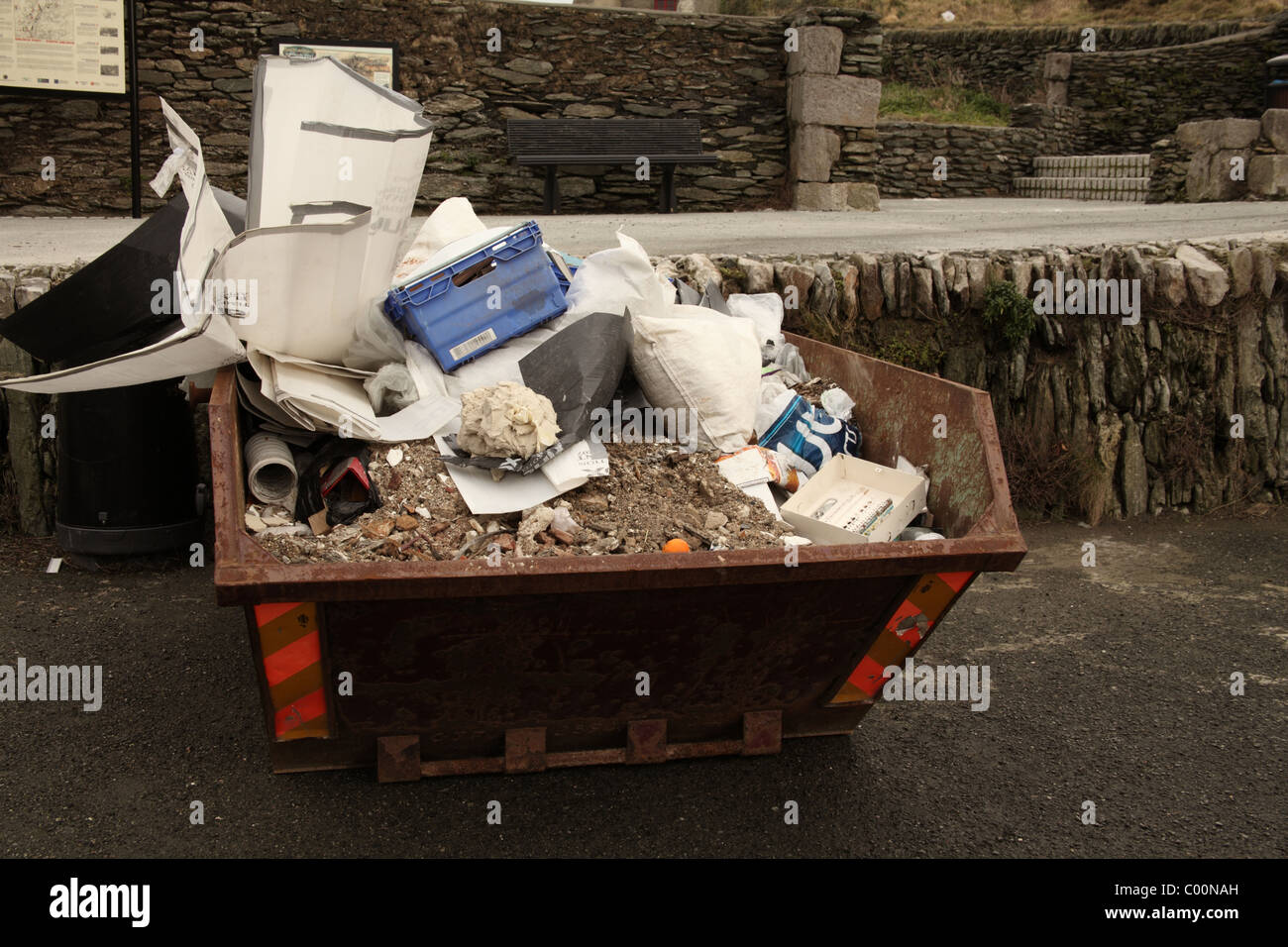 Rubbish trash waste skip hires stock photography and images Alamy